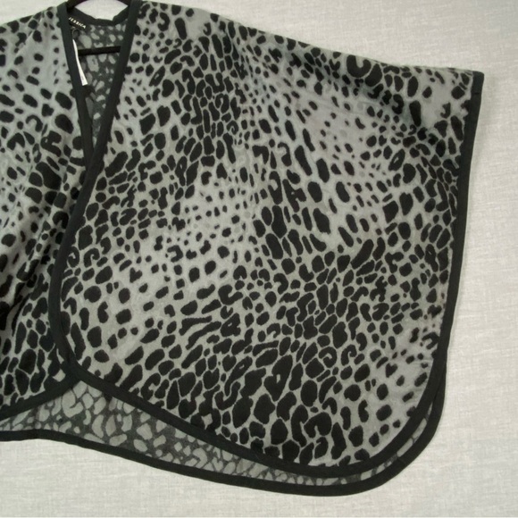 NEW Jessica Black and Gray Leopard Print Cape Super Soft - Picture 3 of 5